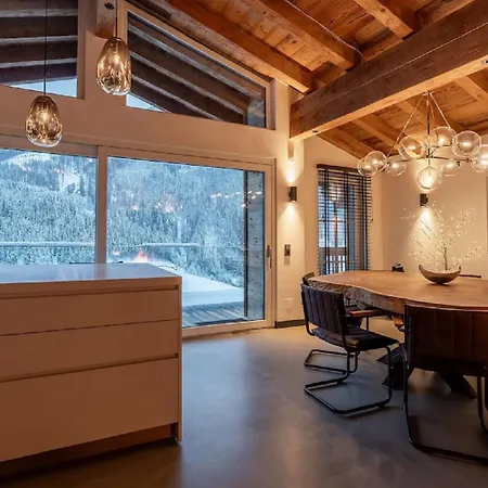 Exquisite Contemporary Chalet Recently Completed Apartmán