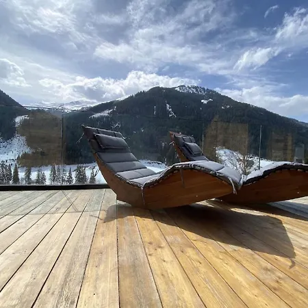 Exquisite Contemporary Chalet Recently Completed Апартаменты