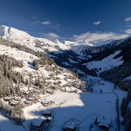Exquisite Contemporary Chalet Recently Completed * Solnohrad