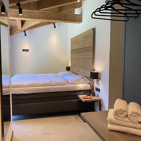 Exquisite Contemporary Chalet Recently Completed * Solnohrad